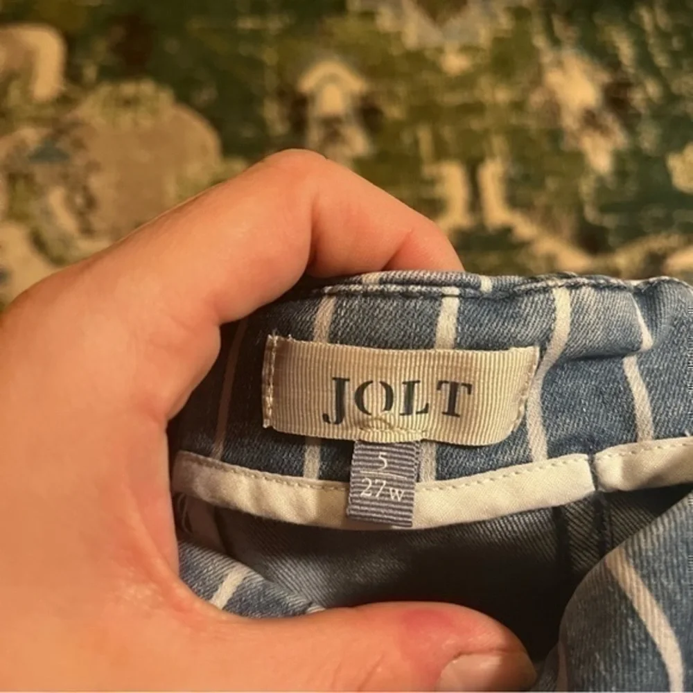 Jolt vertical striped